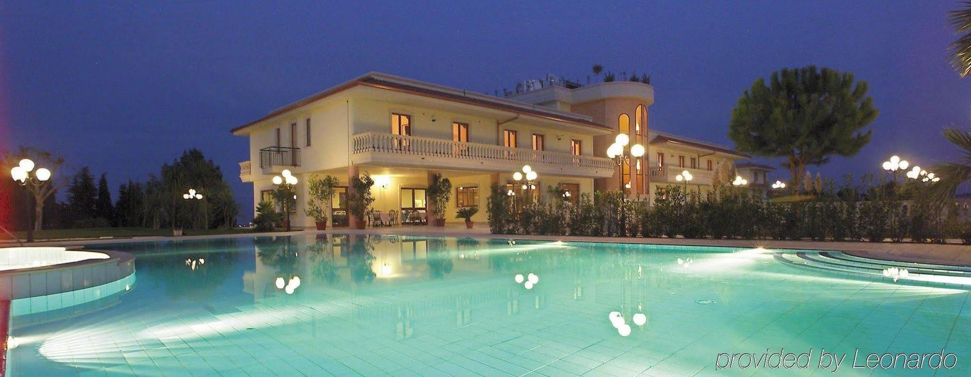 Hotel Parco Serrone Корато Экстерьер фото