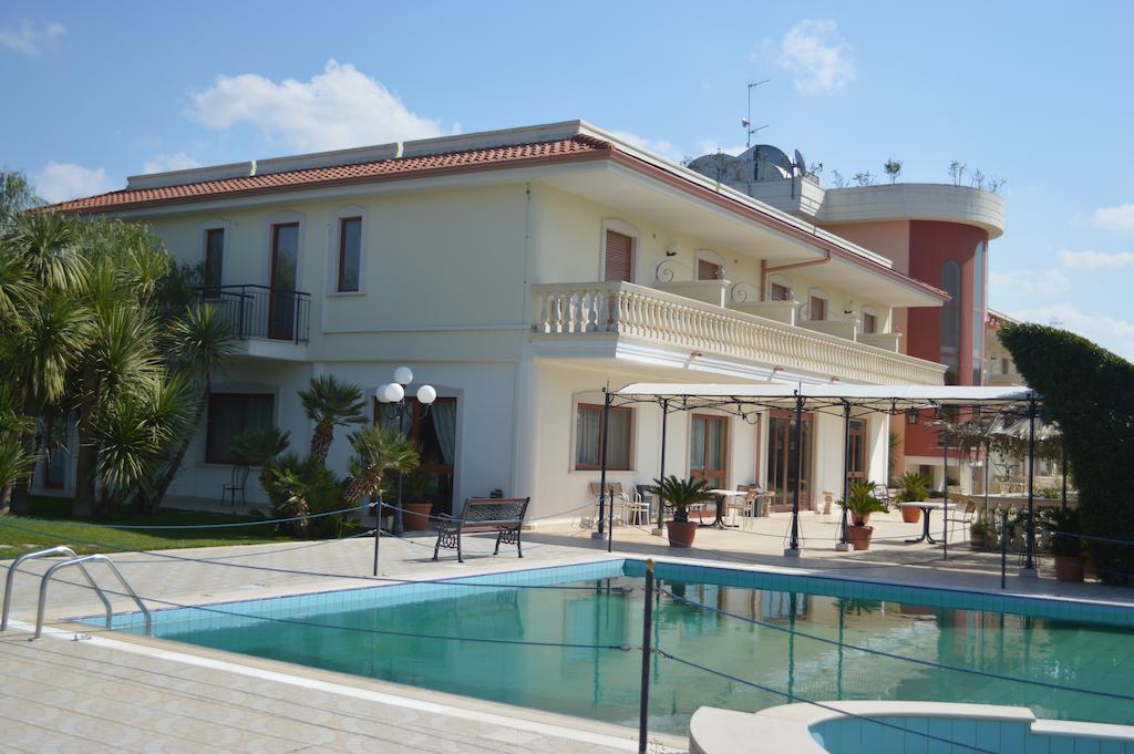 Hotel Parco Serrone Корато Экстерьер фото