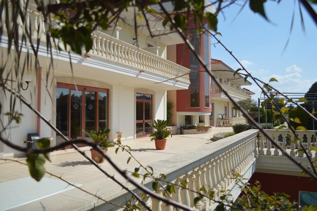 Hotel Parco Serrone Корато Экстерьер фото