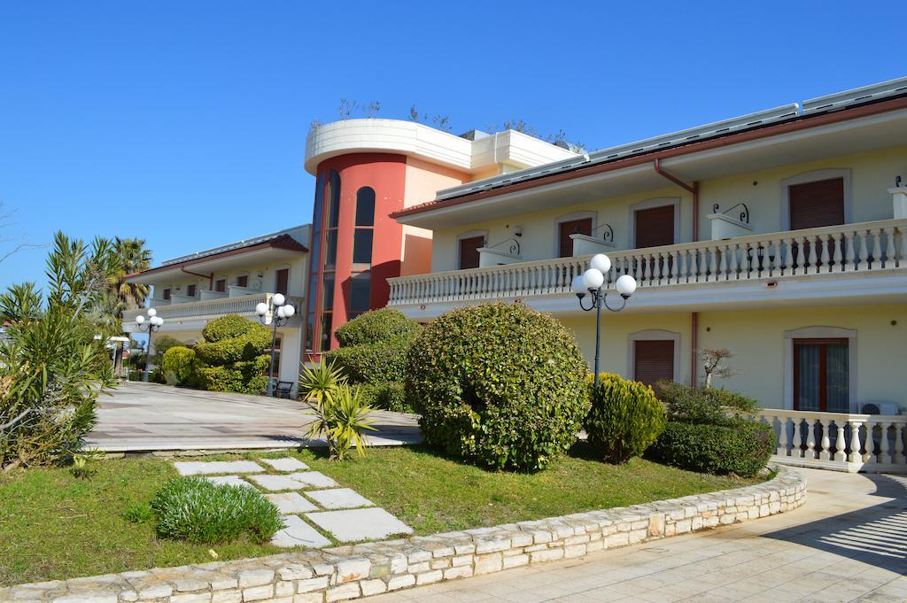 Hotel Parco Serrone Корато Экстерьер фото